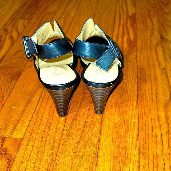 Bella Vita Leona | Open-Toe Slingback Sandal - Picture 7 of 10